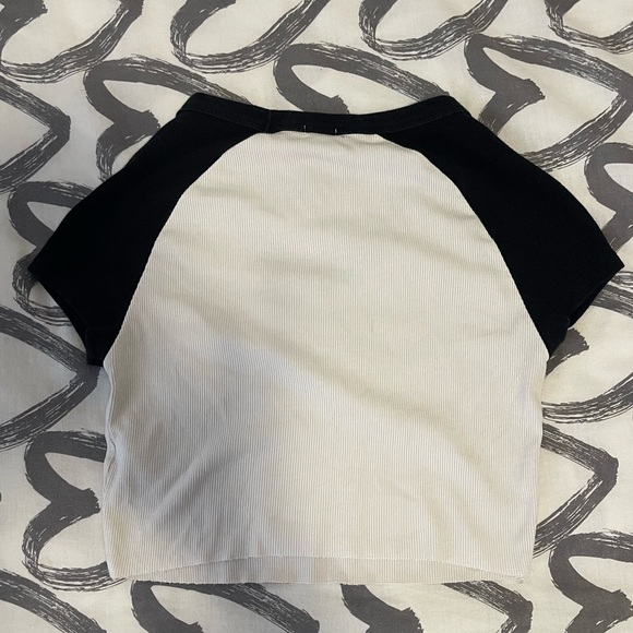 This baseball crop top us very comfortable for summer - Picture 4 of 6